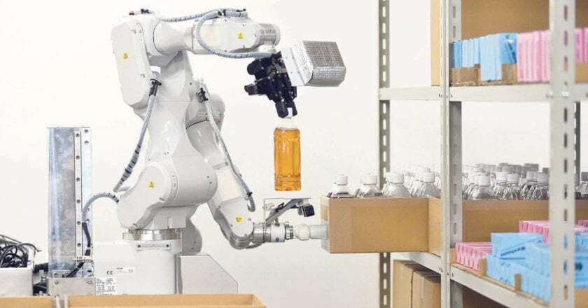 Robot machine puts long-distance college students inside lecture rooms