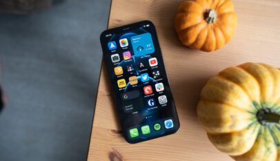 Using cellphone whilst buying makes you spend more 3