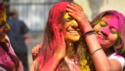 A 5-step manual to prep your pores and skin for the Holi-day 3
