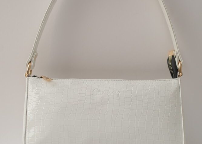 The Ultimate Baguette Bag: A Must-Have Accessory 1