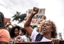 How nurse practitioners are adapting to new Texas laws and supporting women’s health A group of people protesting Description automatically generated