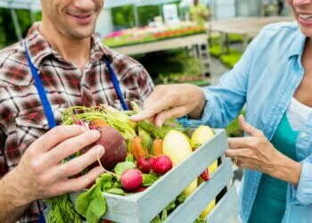 The urban farmer who brings natural food to the table