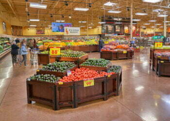 Florida grocery store battered for growing Hurricane Dorian cake