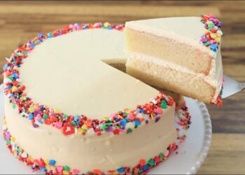 A customizable cake for all summer