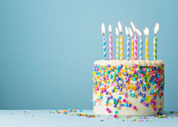 Man uses gun to cut birthday cake by shooting it