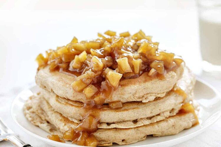 Recipe: Apple pancakes with cinnamon honey caramel sauce