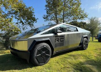 Sensex falls over 400 points; vehicle, pharma stocks drag 4 Sensex falls over 400 points; vehicle, pharma stocks drag