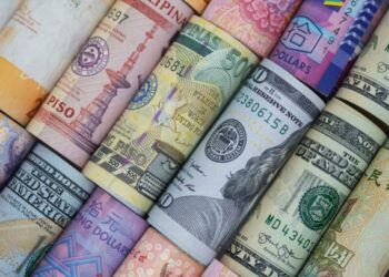 Lori Loughlin Keeps Her Cool During Errand Run After Indictment for Money Laundering