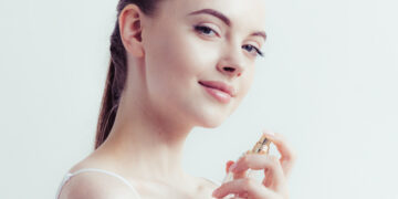 Flowerbomb Perfumes Dossier- One of the Most Sui Generis Fragrances You Can Use