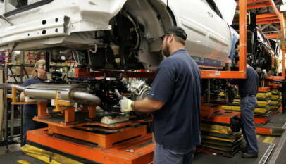 A new scholarship presented to attract students to the automobile manufacturing industry 4