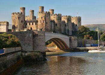 Can Wales beat England’s world’s largest scrum record?