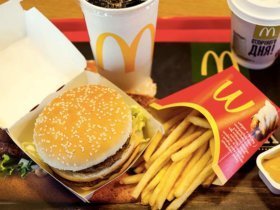 ‘Fox & Friends’ Host Apparently Believes McDonald’s Workers Make Tips 26 ‘Fox & Friends’ Host Apparently Believes McDonald’s Workers Make Tips 25