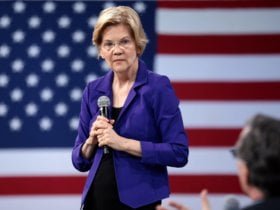 Elizabeth Warren defends her story approximately losing a teaching task due to pregnancy 33