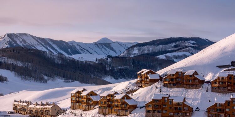 Heavy snow continues Colorado ski motels open, mountain passes closed