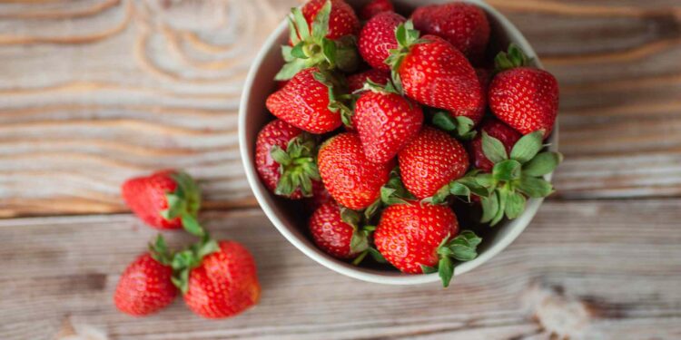 How to Make Pickled Strawberries 1 How to Make Pickled Strawberries