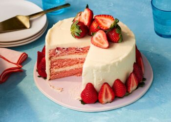 My Husband Bought A $4.50 Cake For Our Son’s Party, He’s Being Celebrated Like A God