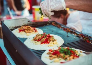 Delicious Bengali Street Food Items In Delhi’s CR Park