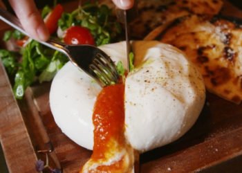 This Burrata Is Stuffed With Pizza Sauce