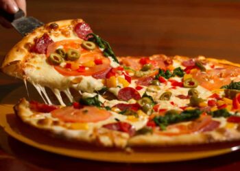 How Long Does Pizza Last in the Fridge?