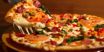 How Long Does Pizza Last in the Fridge?