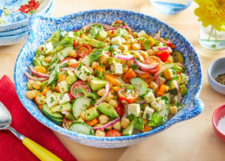 Chickpea salad with Turkish flavour