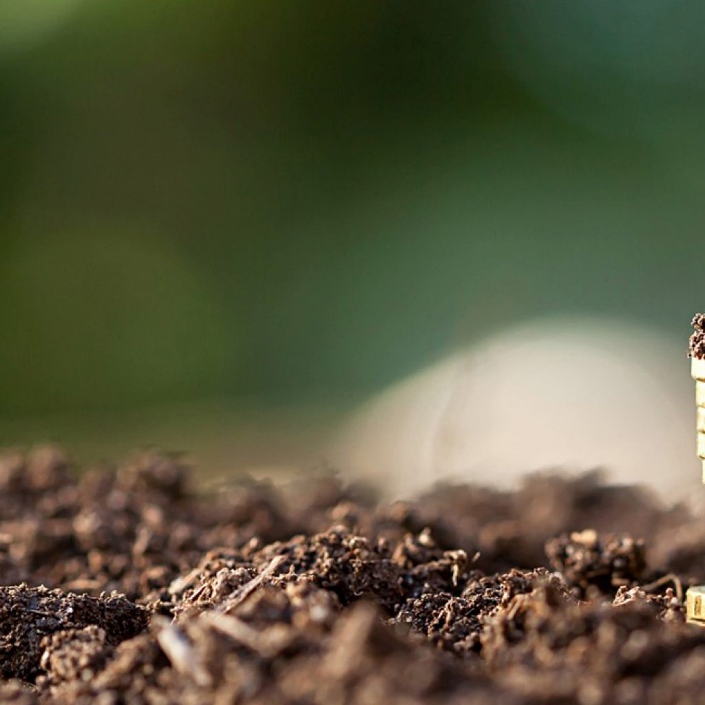 France seeks to make Paris Europe’s leading finance hub