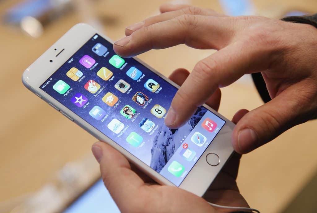 Theaters’ New Way to Silence Cellphones: Lock Them Up