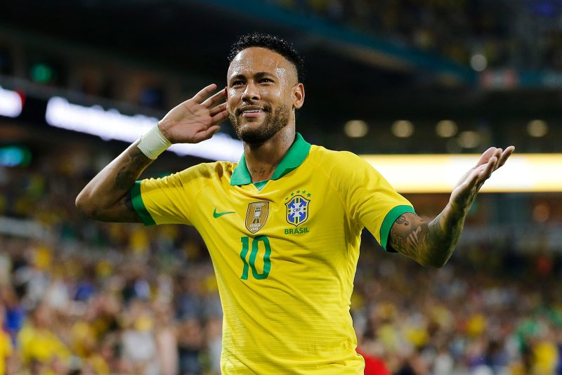 Neymar clashes with Barcelona