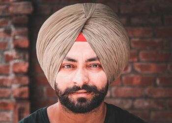 Turban-tying services growth as young Sikhs embrace historical past