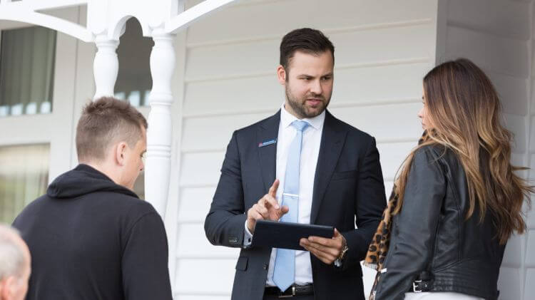 8 Expert Qualities That Make a Good Real Estate Agent 8 Expert Qualities That Make a Good Real Estate Agent