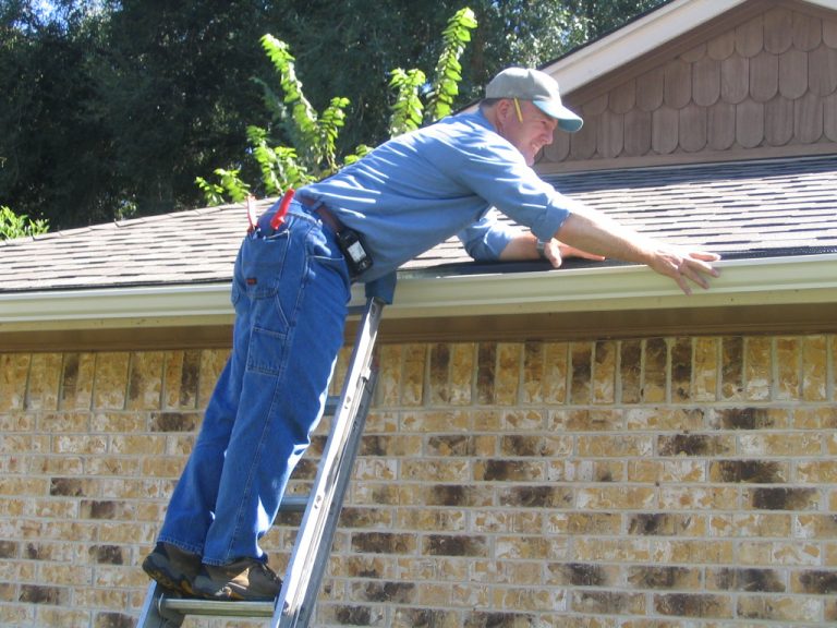 Top Tips for Hiring the Right Gutter Installation Contractor