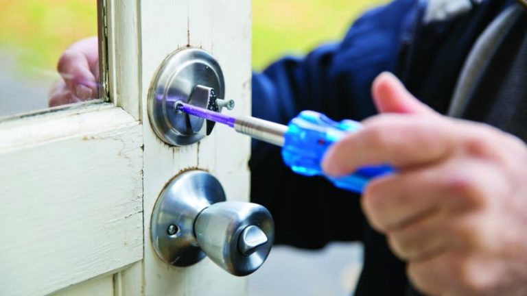 LOCKSMITHS: WHO TO HIRE AND WHO TO AVOID LOCKSMITHS: WHO TO HIRE AND WHO TO AVOID