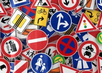 Girish Bapat lands in hassle for roadshow in jam-packed car