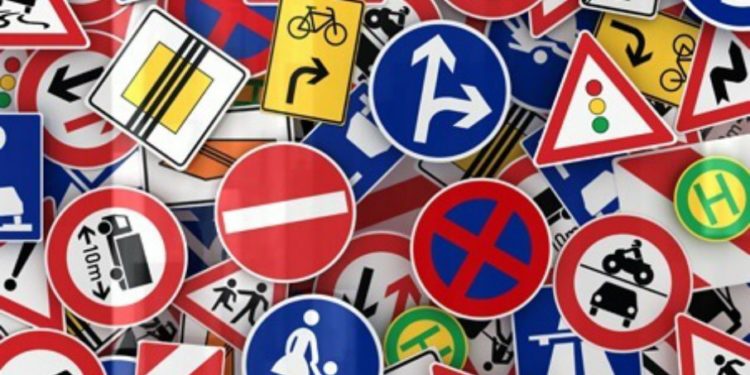 Girish Bapat lands in hassle for roadshow in jam-packed car