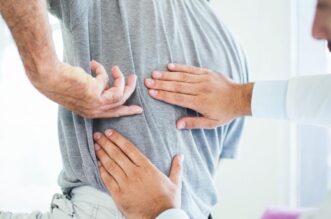 Upper Right Side Back Pain - What Causes It? 4