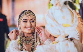 Control your spiralling wedding expenses by availing a wedding loan 2