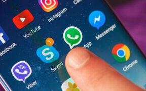 What is the best programing language for chat app? 2