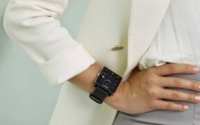 The Wrist Wars: Samsung Galaxy Gear Vs. Sony SmartWatch 2 3