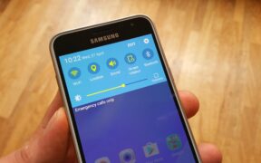TouchWiz 4.0 Vs. HTC Sense 3.0 3