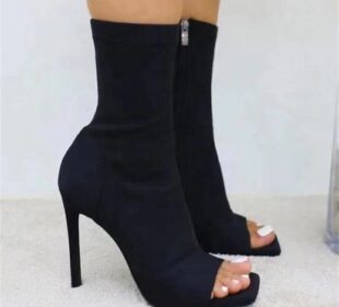 Strut your stuff in these hot new open-toe boots! 4