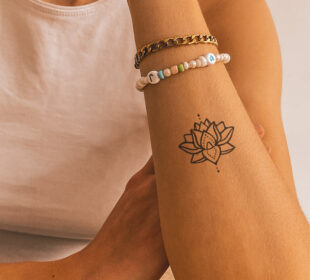 Flower Tattoos: A Timeless and Elegant Choice 6