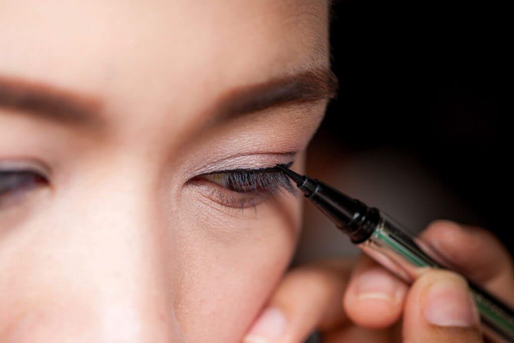 Tips for Younger-looking Eyes That'll Give You a Fresh, Dewy 2