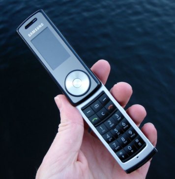 Samsung F210 – the Music Player Combined With HandyCam Home 3