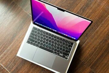Apple launches new 12 inch MacBook Leather Sleeve 7