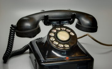 5G is coming. Do you want to upgrade your telephone now? 3