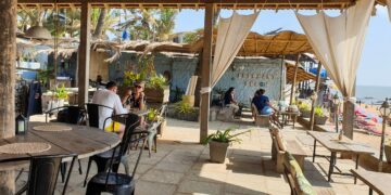 Send us a tip on a first rate UK seaside cafe or eating place to win a £2 hundred lodge voucher