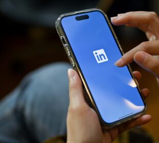 LinkedIn for iOS and Android extends search to companies, jobs and groups 1 LinkedIn for iOS and Android extends search to companies, jobs and groups 1