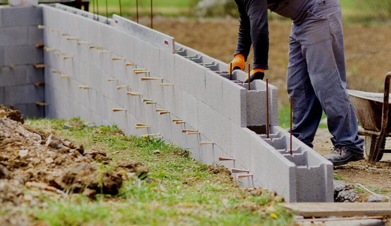 Top 3 Tips for Hiring a Professional Retaining Wall Contractor 2