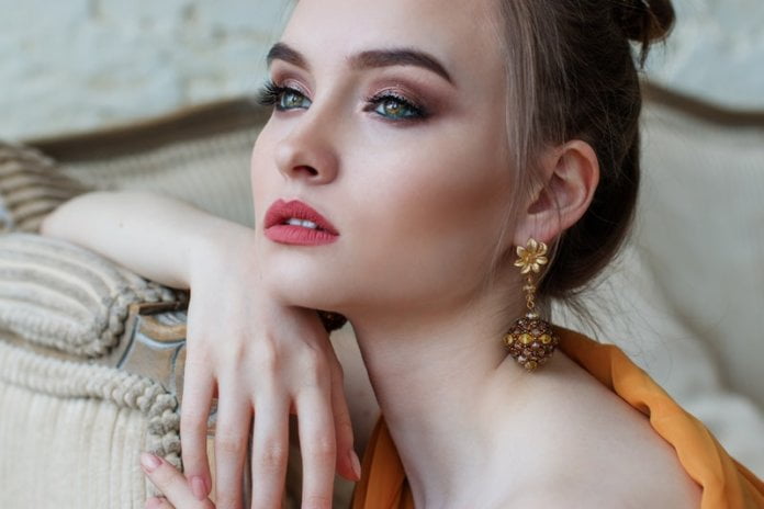 cro-how-to-tell-a-girl-shes-beautiful-giving-sincere-compliments-1