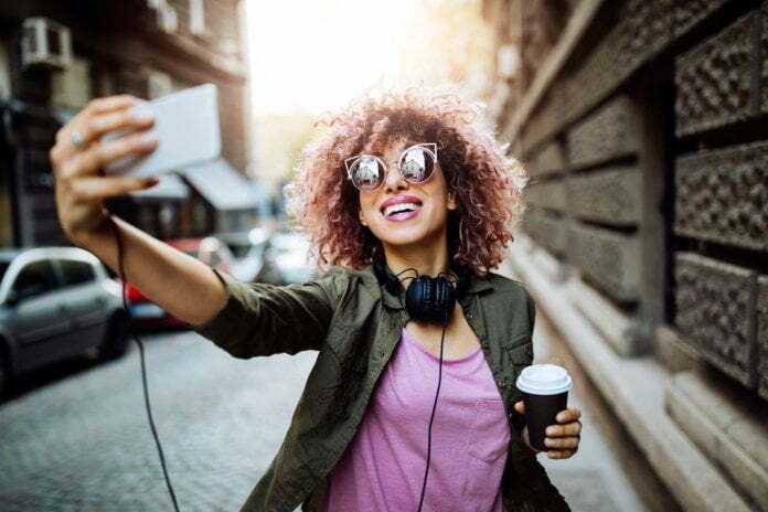 151650f6-fe1d-4dfa-886f-36c485ee9148-selfie